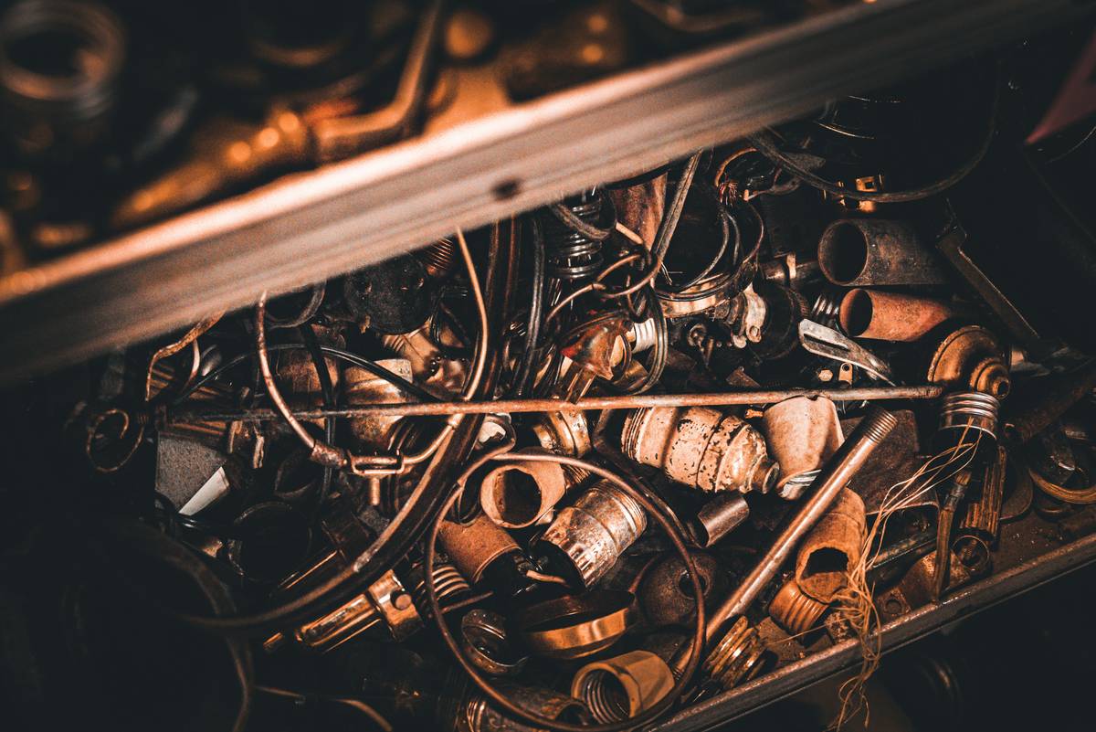 how much is scrap gold today - live gold price chart on smartphone