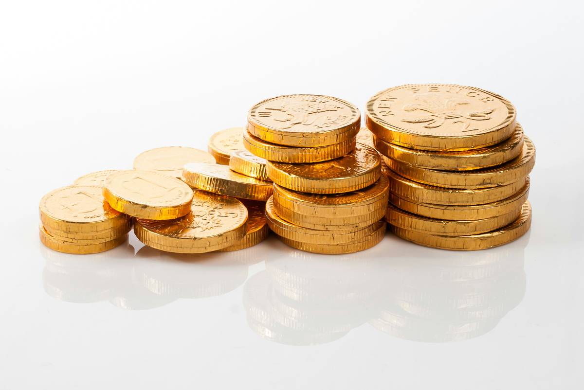 gold items sorted by karat for scrap gold selling showing what is scrap gold selling for